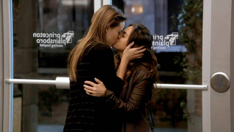 Olivia Wilde And Angela Gots Lesbian Kiss From House M D Scandalpost