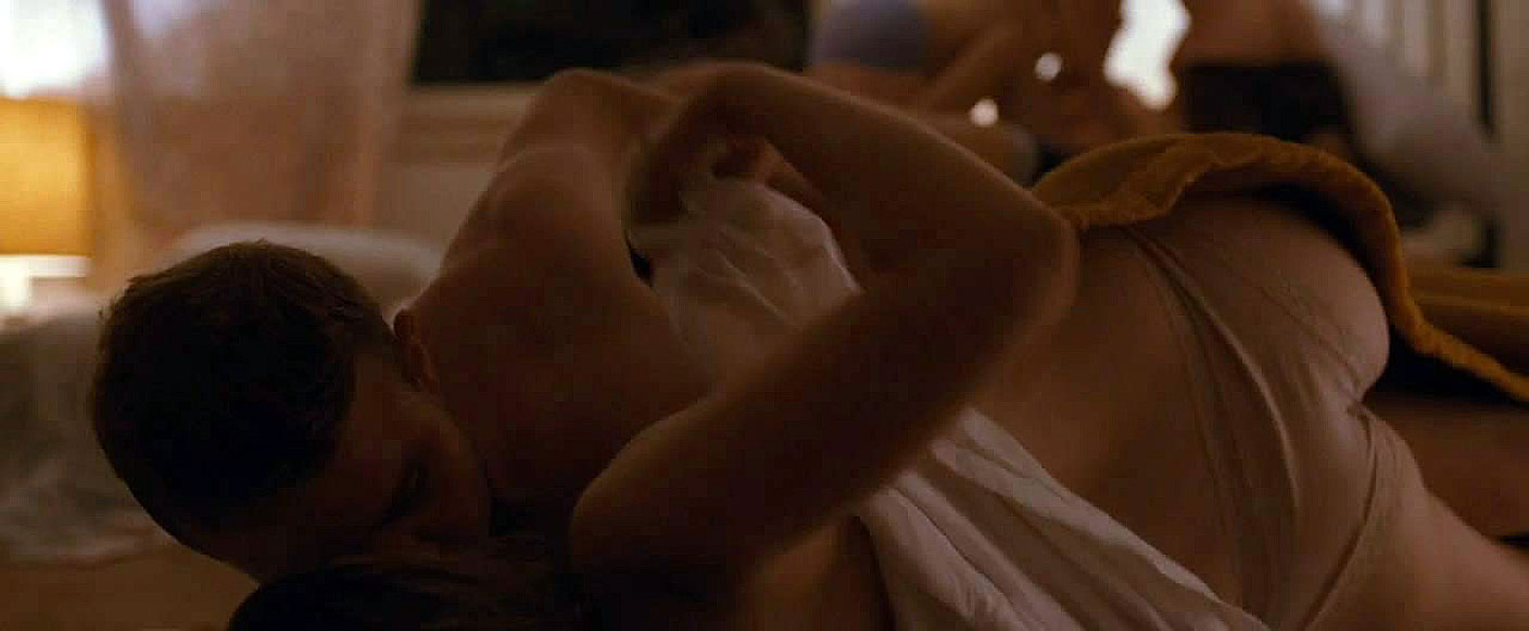 Hot Sexy Elizabeth Olsen Naked Boobs Nude Porn Pictures 5