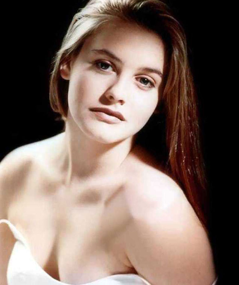 Красивая Алисия Сильверстоун на эротических снимках. Фото с голой Алисией Сильверстоун