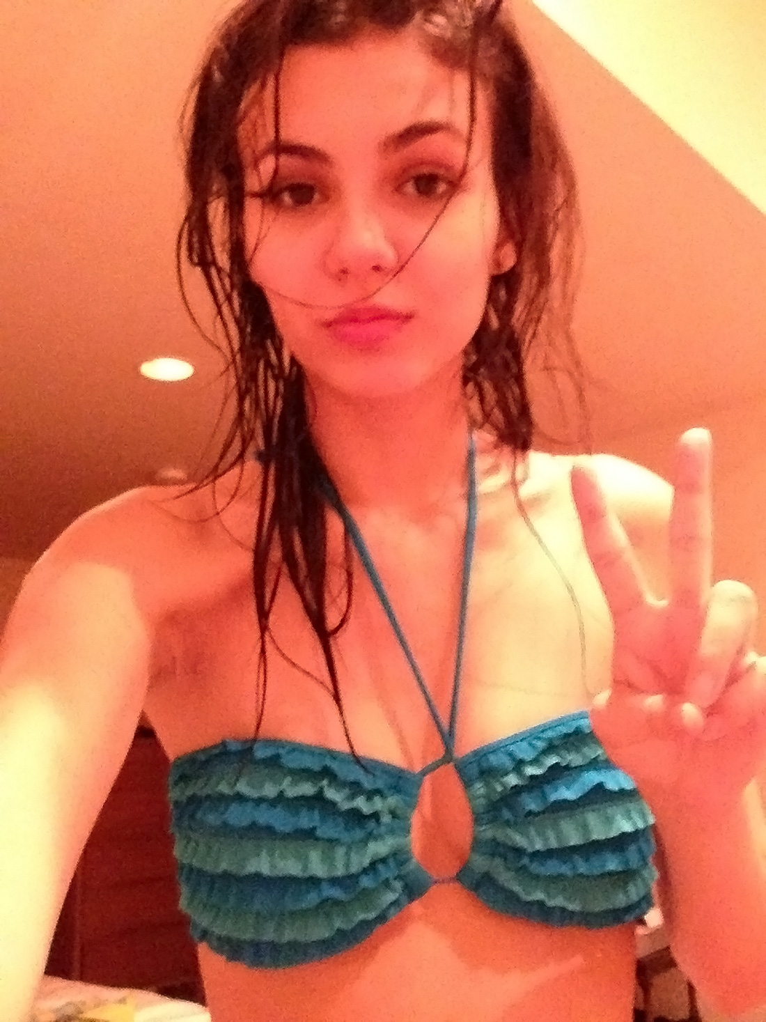 Hot Victoria Justice Porn Moving - Victoria Justice Naked Pics LEAKED - Awesome Nipples