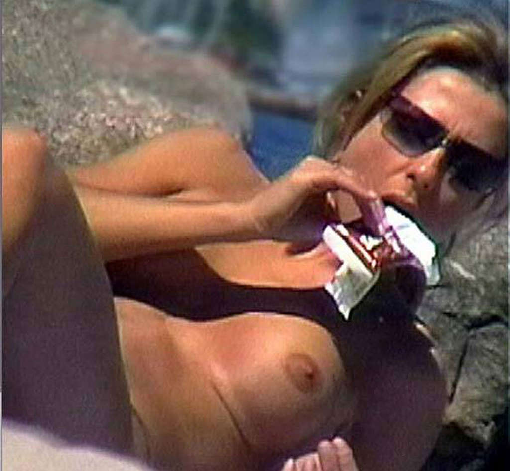 Jennifer Aniston Caught Topless On Beach - Jennifer Aniston Nude Pics Collection - ScandalPost