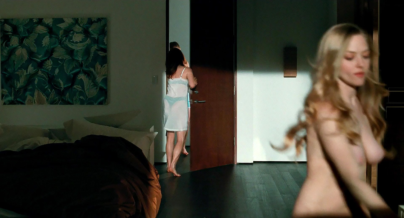 Amanda Seyfried And Julianne Moore Nude Boobs From Chloe ...