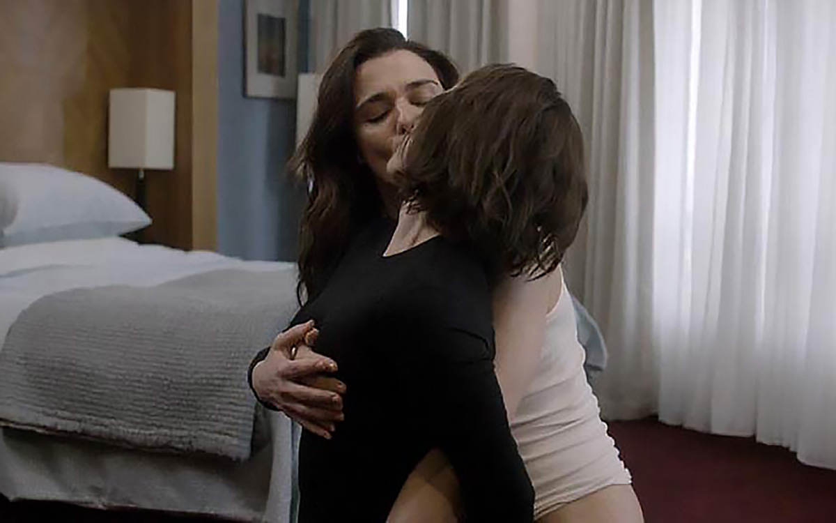 Incredibly hot Rachel Weisz and Rachel McAdams in a lesbian sex scene. 