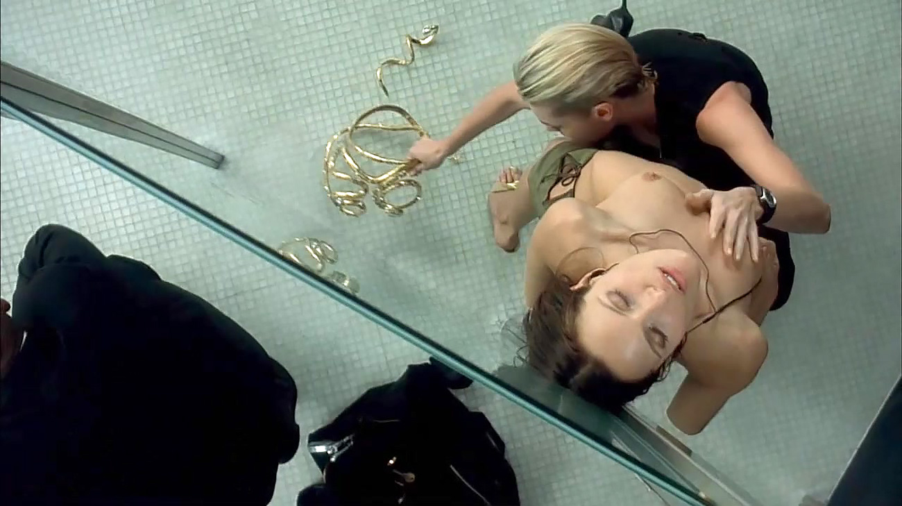 Romjin topless rebecca Rebecca Romijn