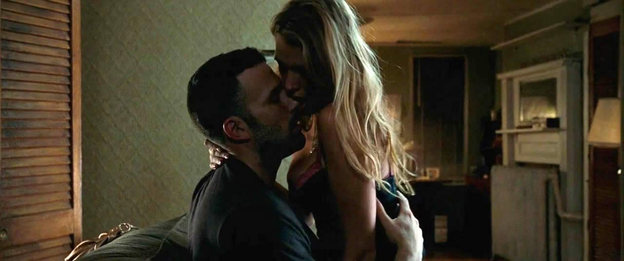 1280px x 536px - Blake Lively Making Out With Ben Affleck Scene from 'The ...