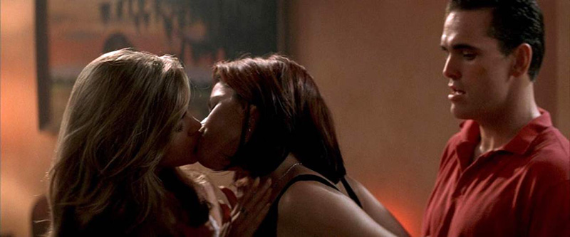 Neve Campbell & Denise Richards Threesome Scene from 'Wild Things' - ScandalPost