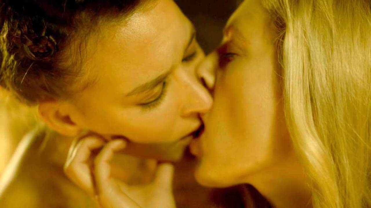 Katheryn Winnick & Josefin Asplund Lesbo Kiss from 'Vikings ...