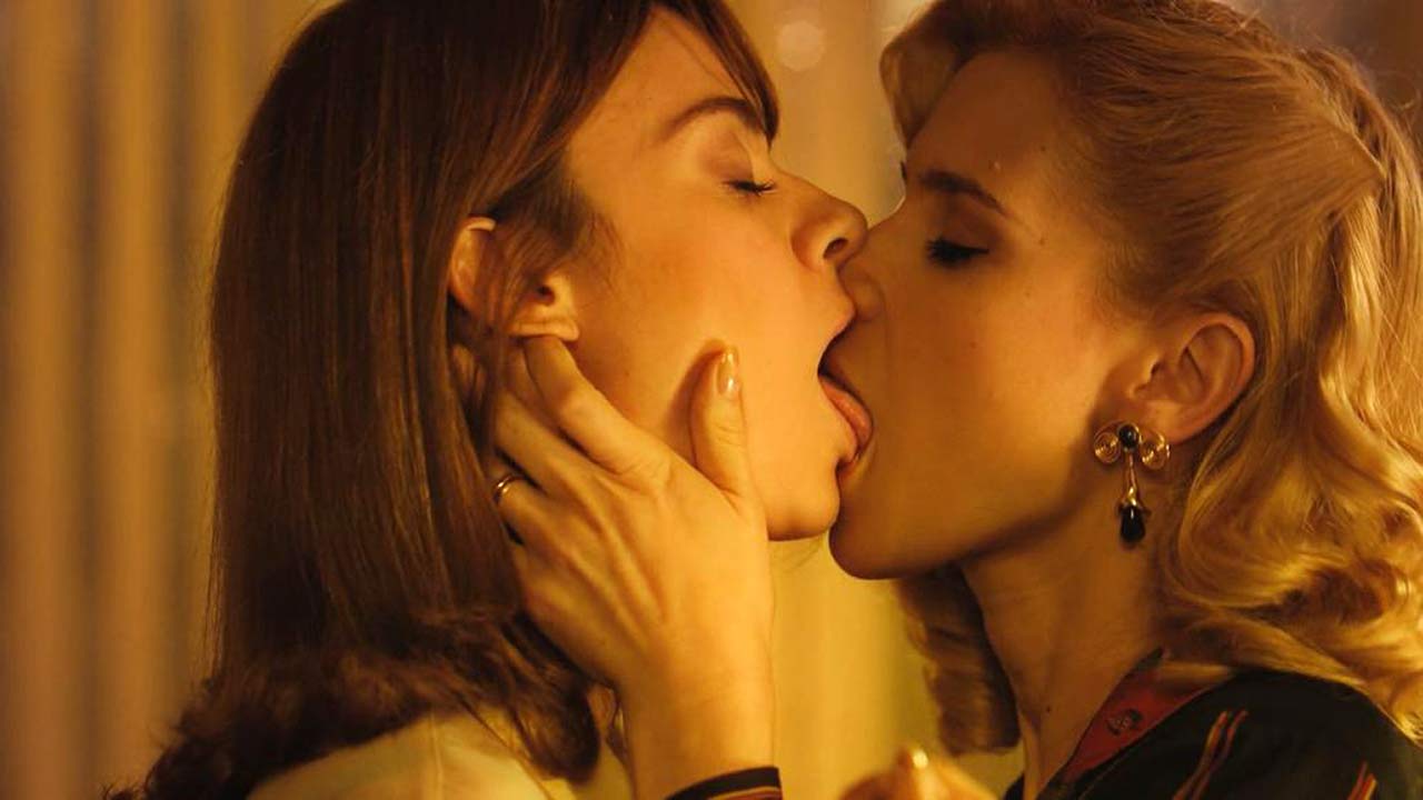 Lesbians kissing full scenes hd