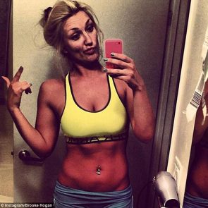 Brooke Hogan takes a sexy selfie