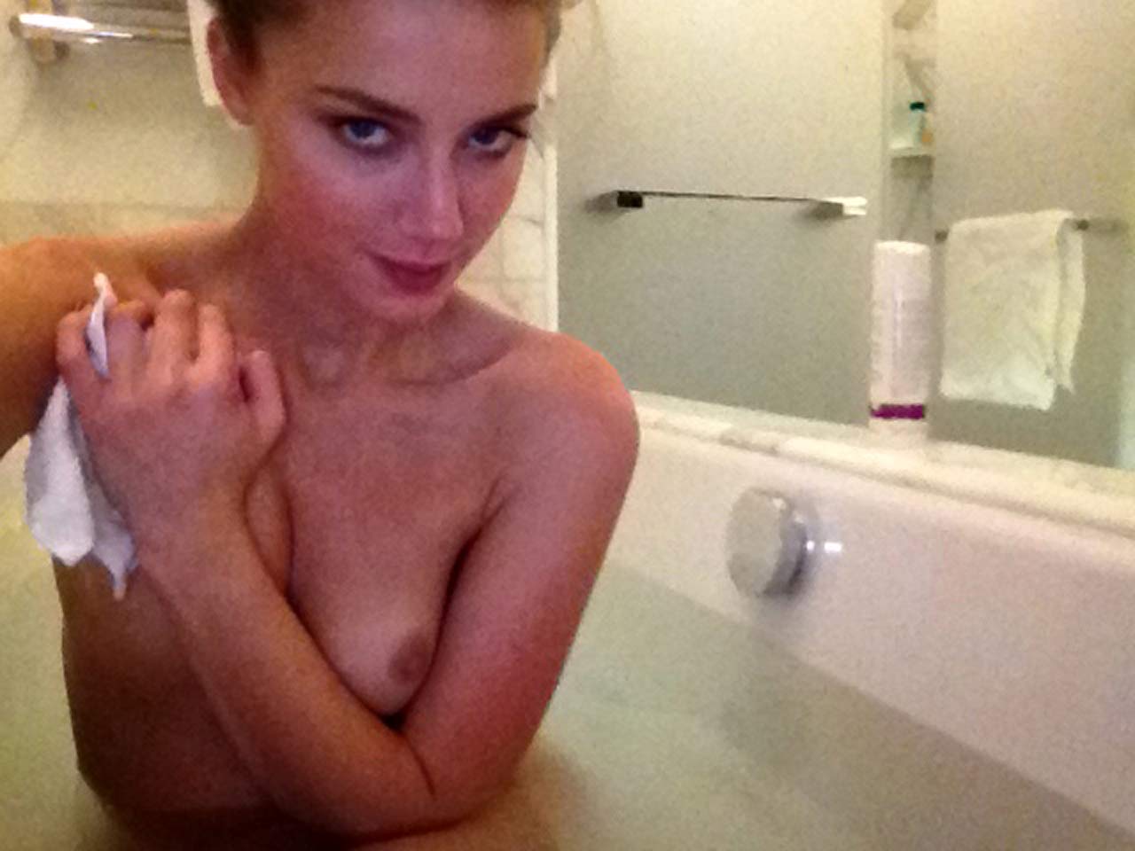 Amber Heard LEAKED Nude Pics.