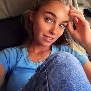 Elizabeth Turner hot selfie