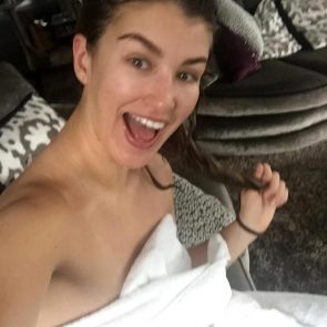 Amy Willerton leaked a selfie