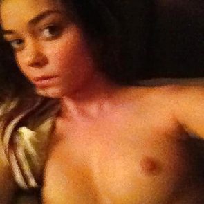 Sarah Hyland Topless