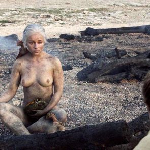 Emilia Clarke nude boobs