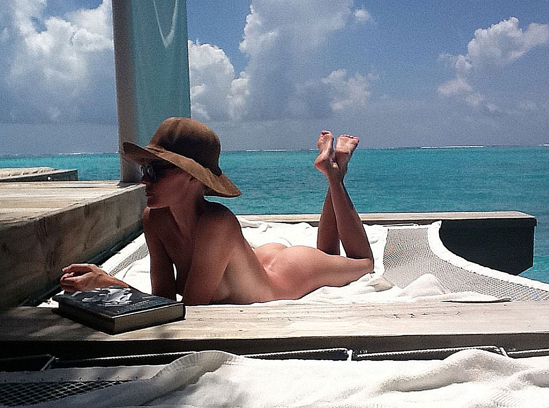 Kate Bosworth Sunbathing Nude And Bikini Pics.