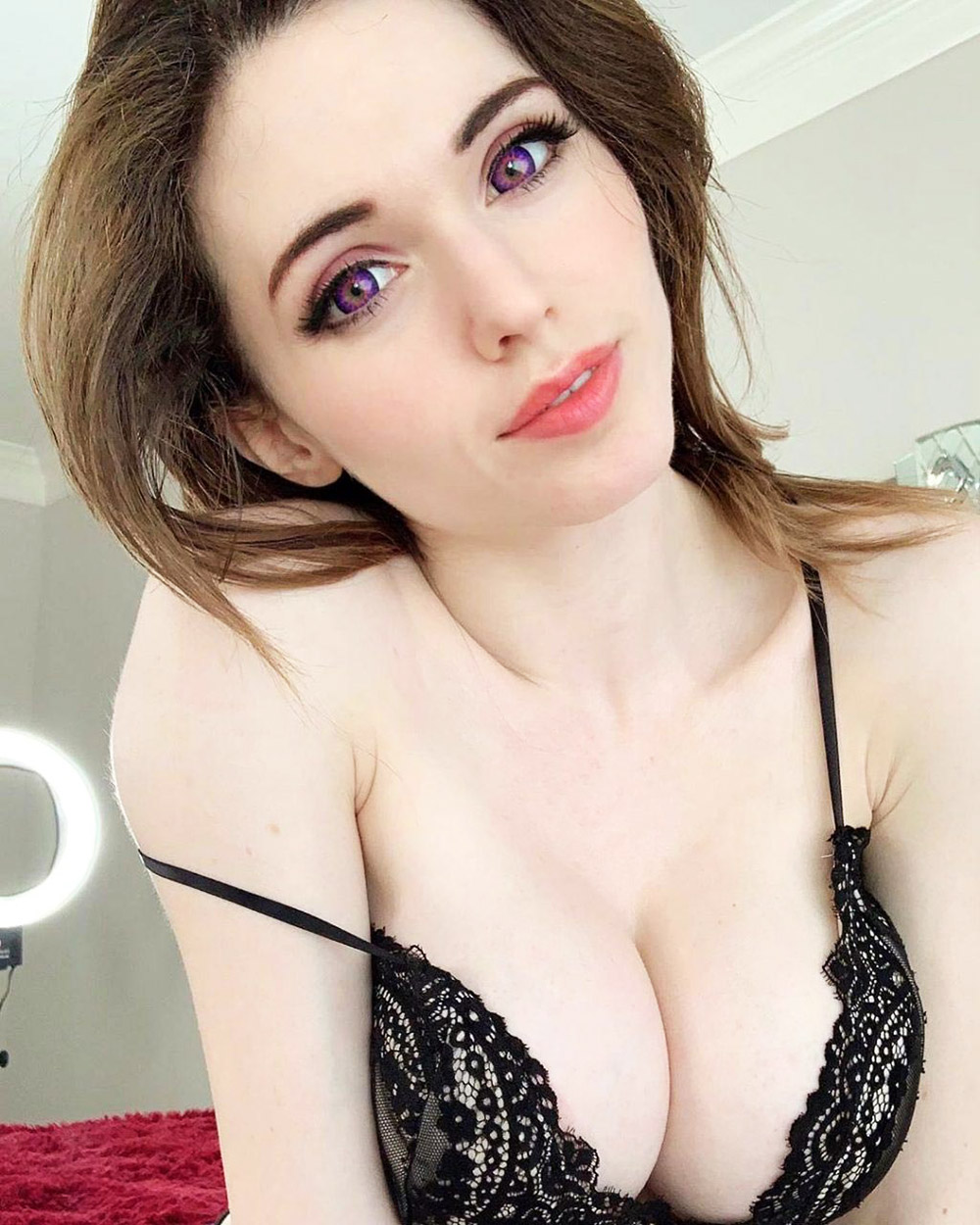 Amouranth sexy on nudes