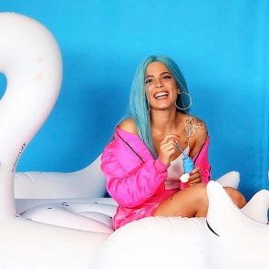 Halsey hot in bed