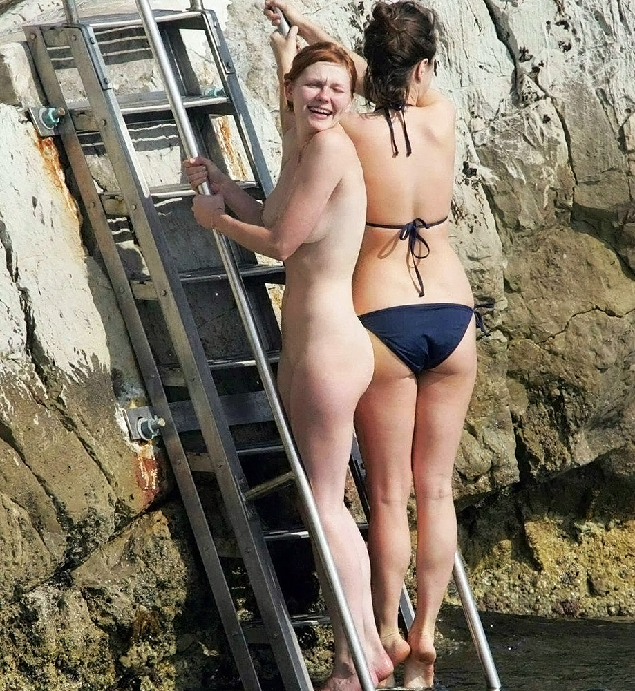 Kirsten Dunst nude paparazzi pic