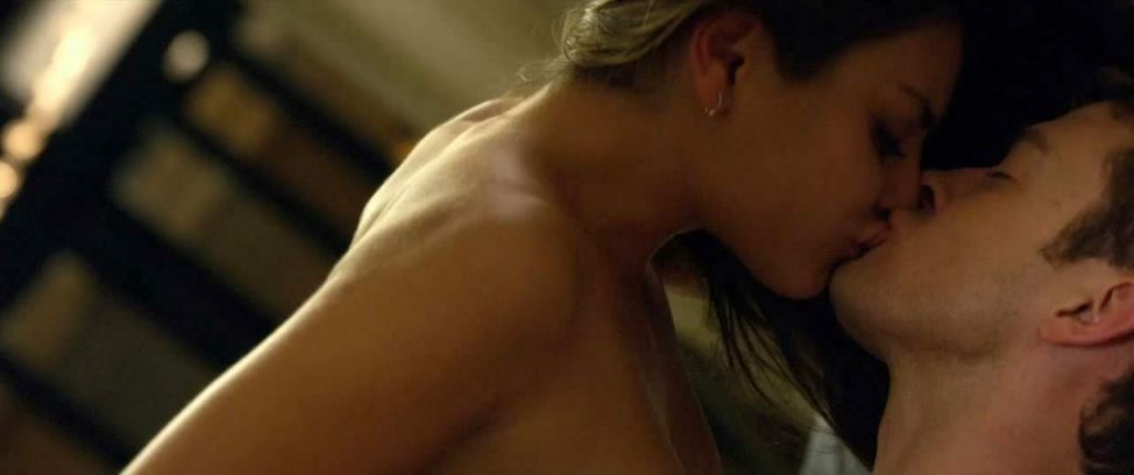 Escena de sexo desnudo de Mila Kunis