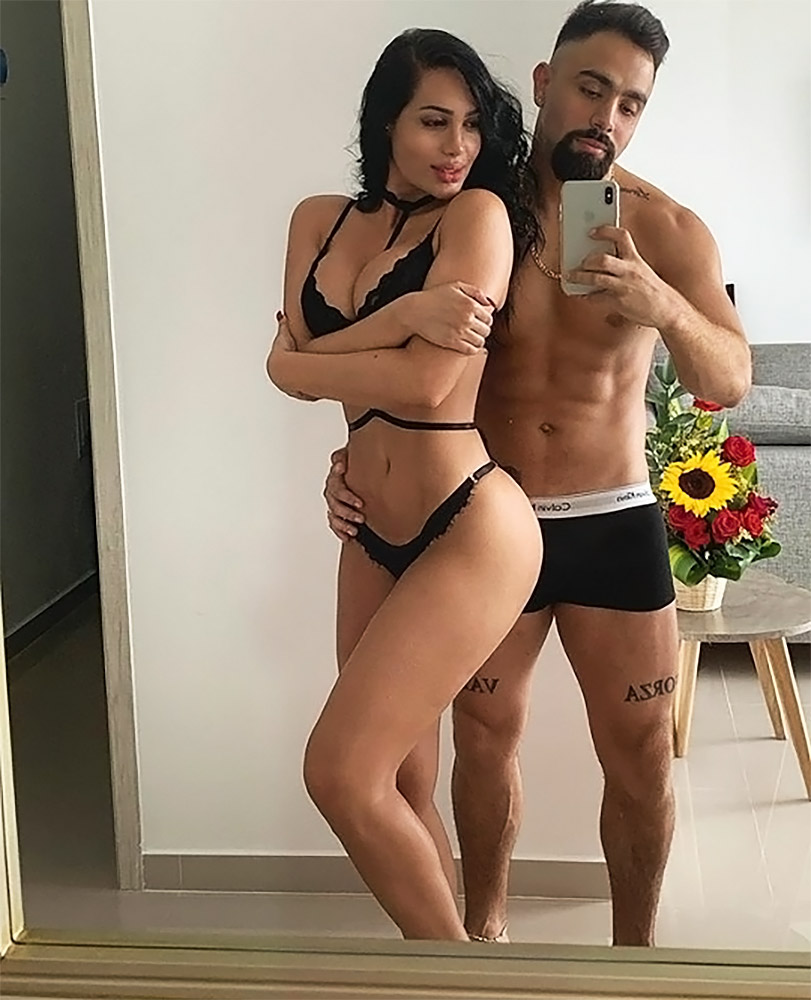 Andrea Valdiri hot selfie with boyfriend