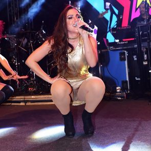 Anitta panties on stage