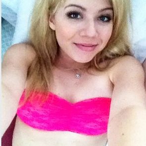 Jennette McCurdy leaks selfie