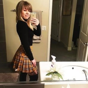 Jennette McCurdy's mirror selfie