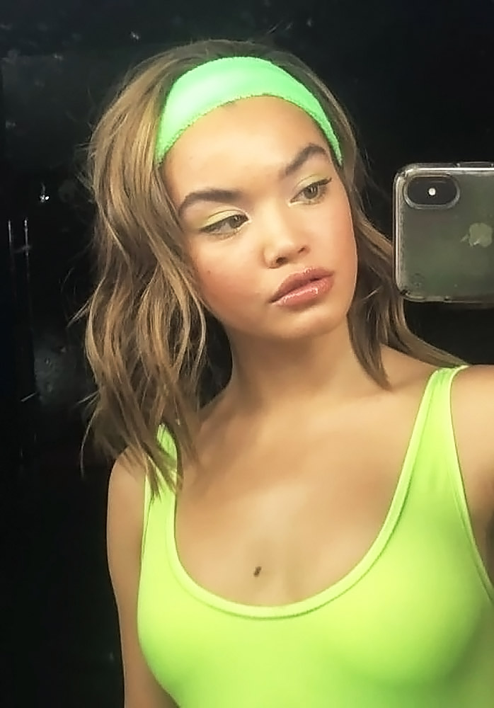 Now we have Paris Berelc naked and sexy pics where she showed her attribute...