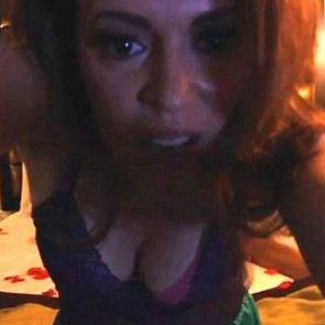 Alyssa Milano nude in porn