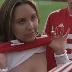 Amanda Bynes nude boobs