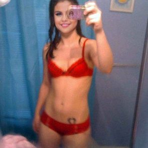 Selena Gomez naked
