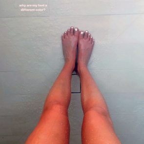 Alissa Violet's feet