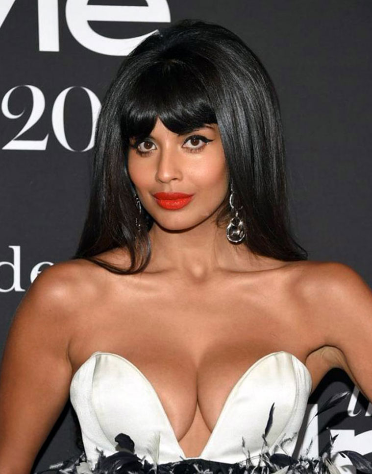 Here are some photos of Jameela Jamil hot and big tits! 