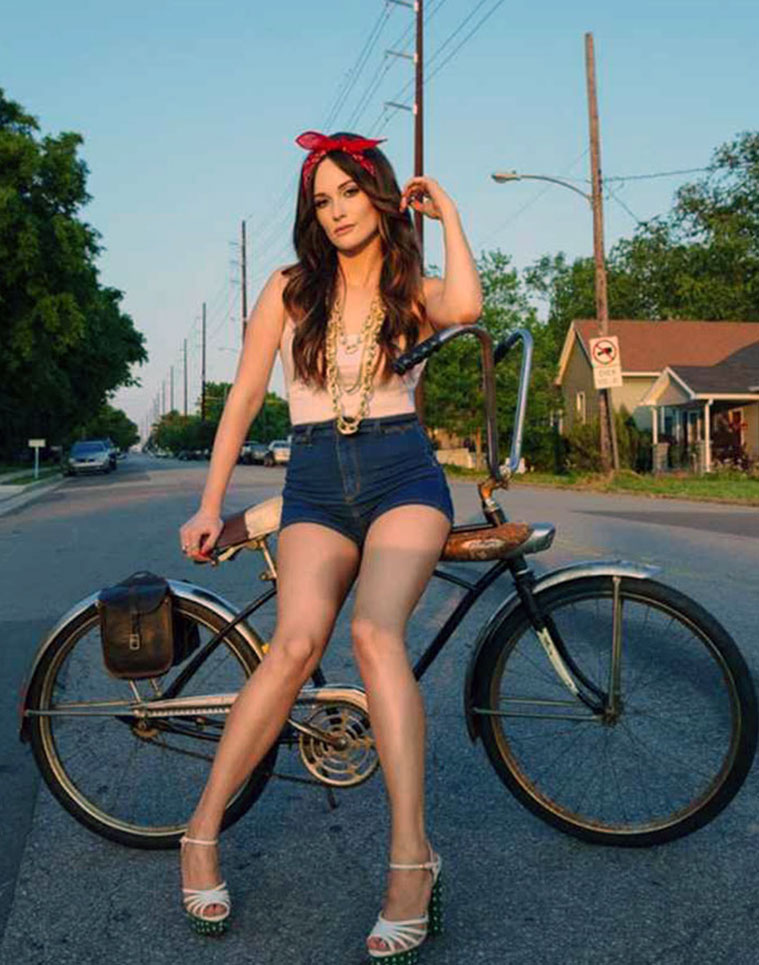 Kacey Musgraves Sexy and Feet Photos.