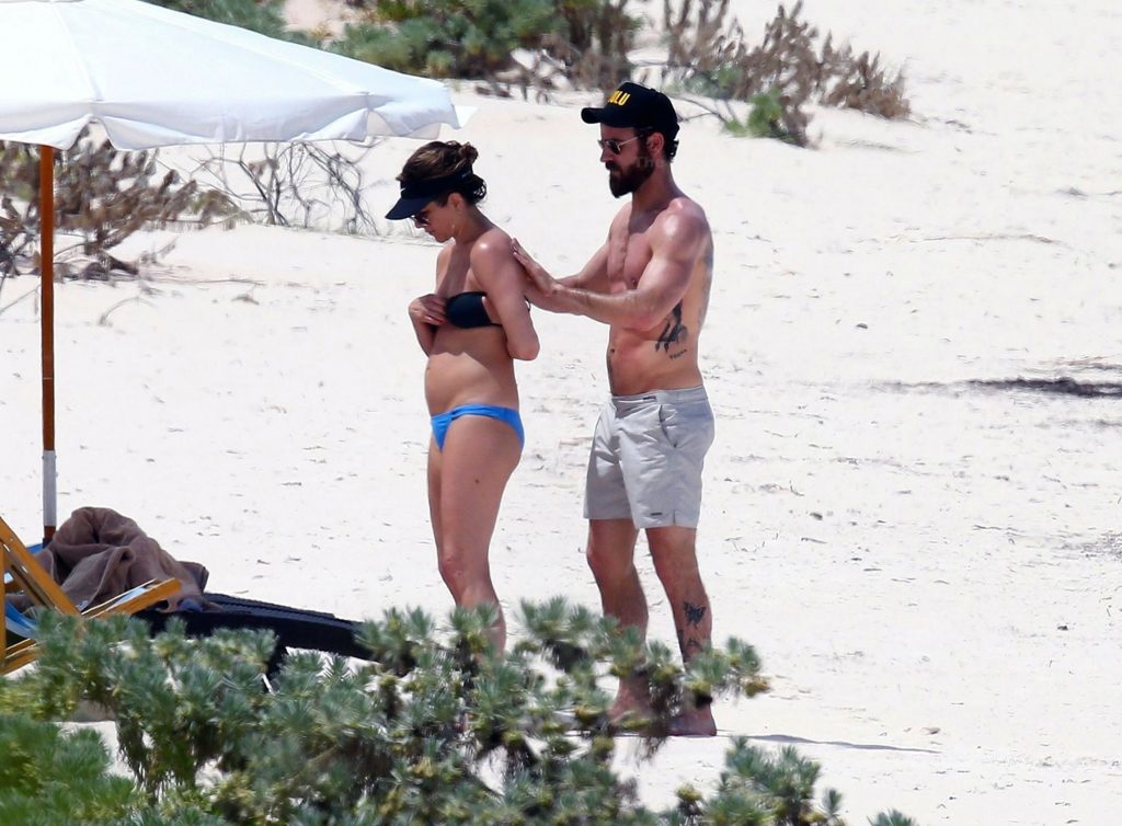 Jennifer Aniston Bikini