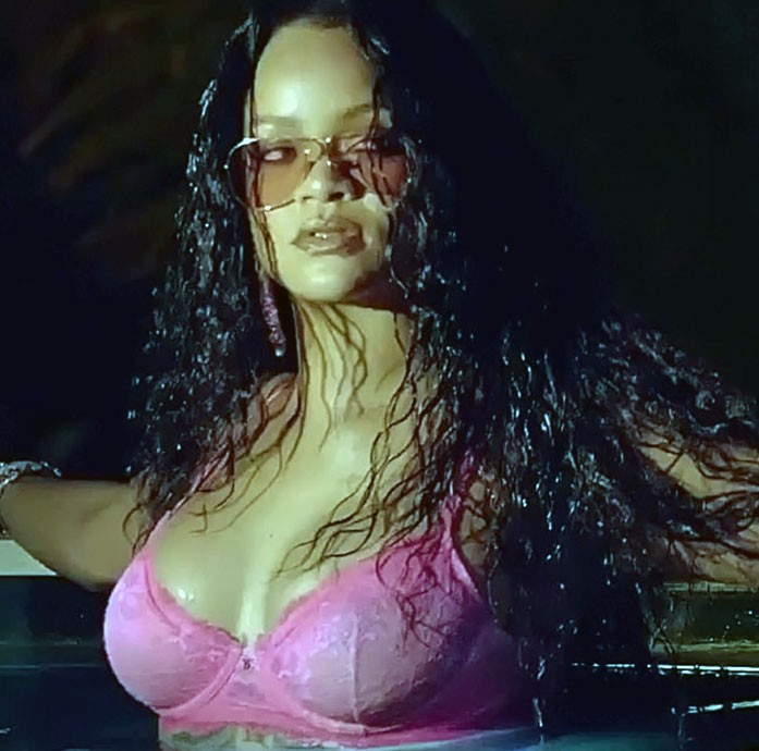 Rihannacleavage