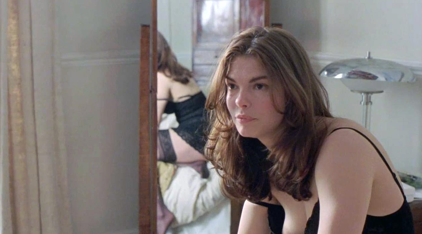 Here is Jeanne Tripplehorn’s one and only nip slip scene! 