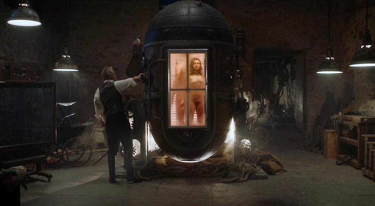 Sara Vickers Nude Scenes from 'Watchmen' .