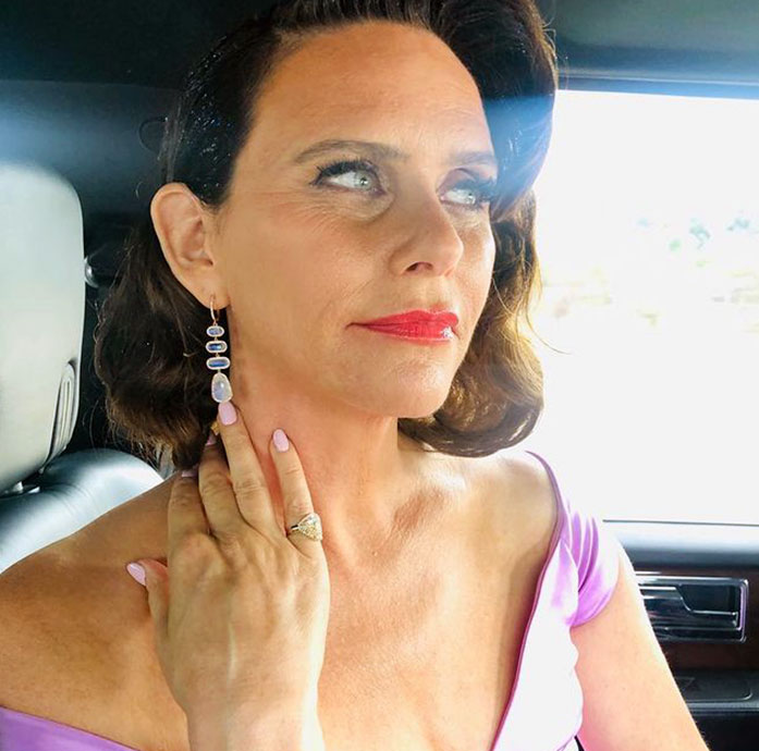 Amy Landecker's cleavage