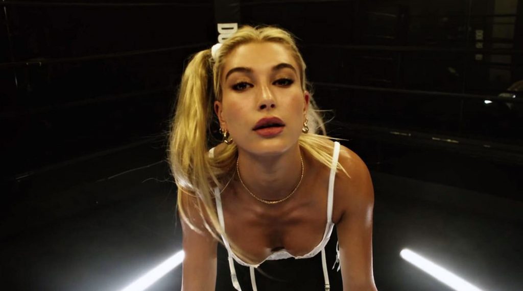 Hailey Baldwin tits
