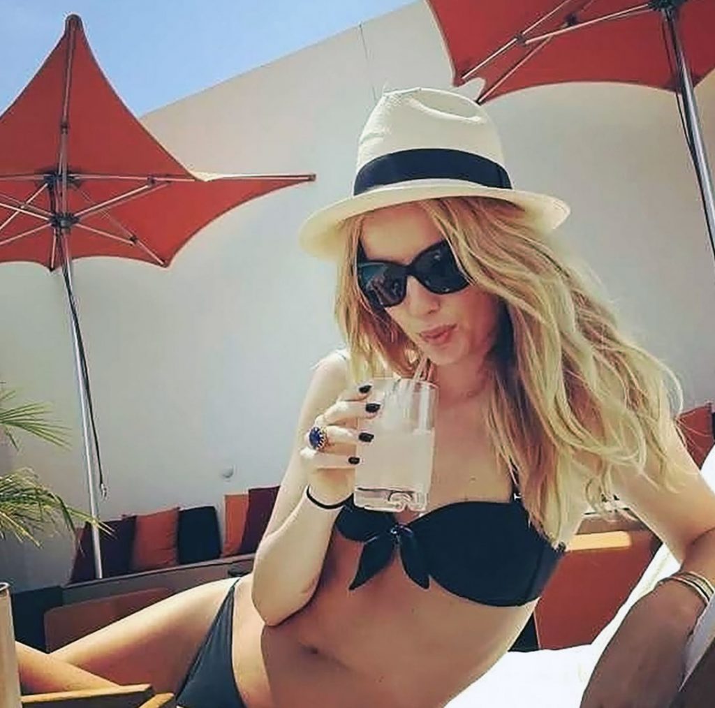 Annabelle Wallis in bikini