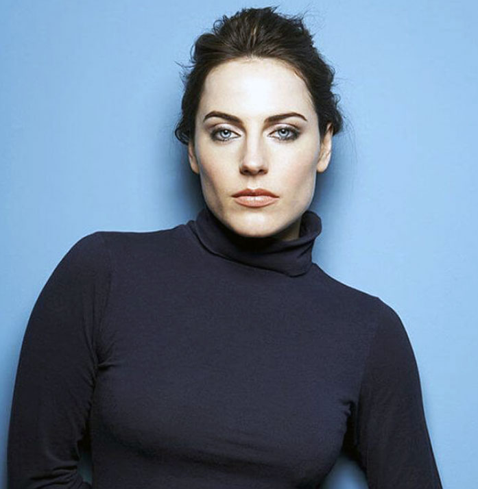Antje Traue Tits
