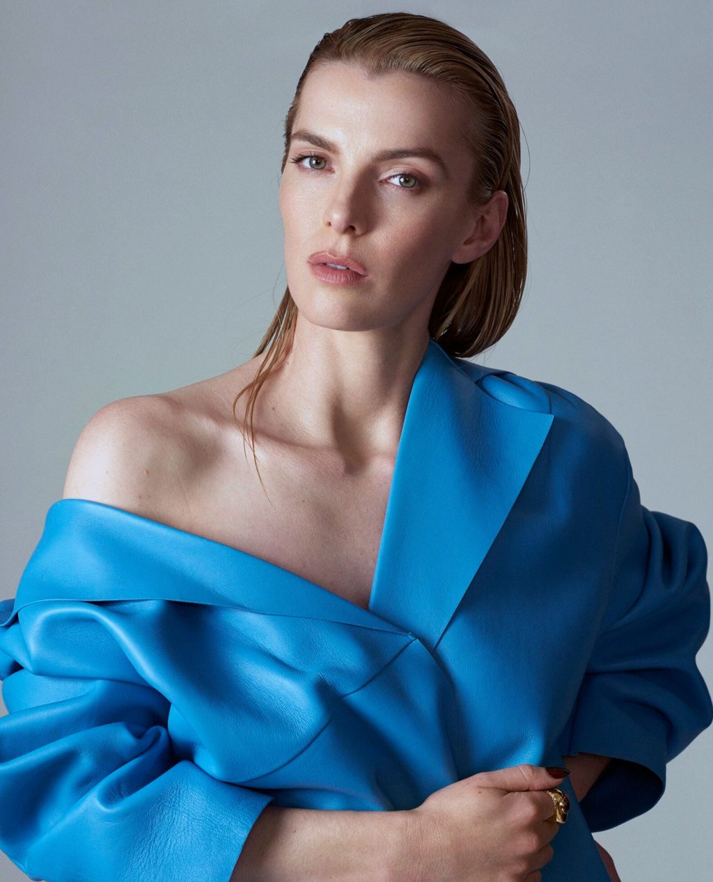 Betty Gilpin sexy