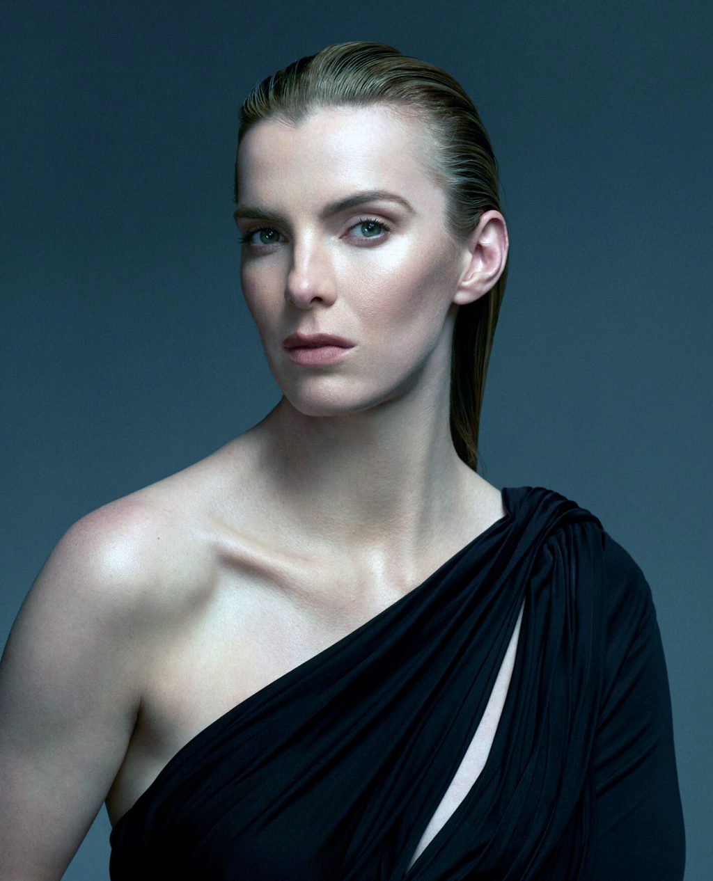 Betty Gilpin hot